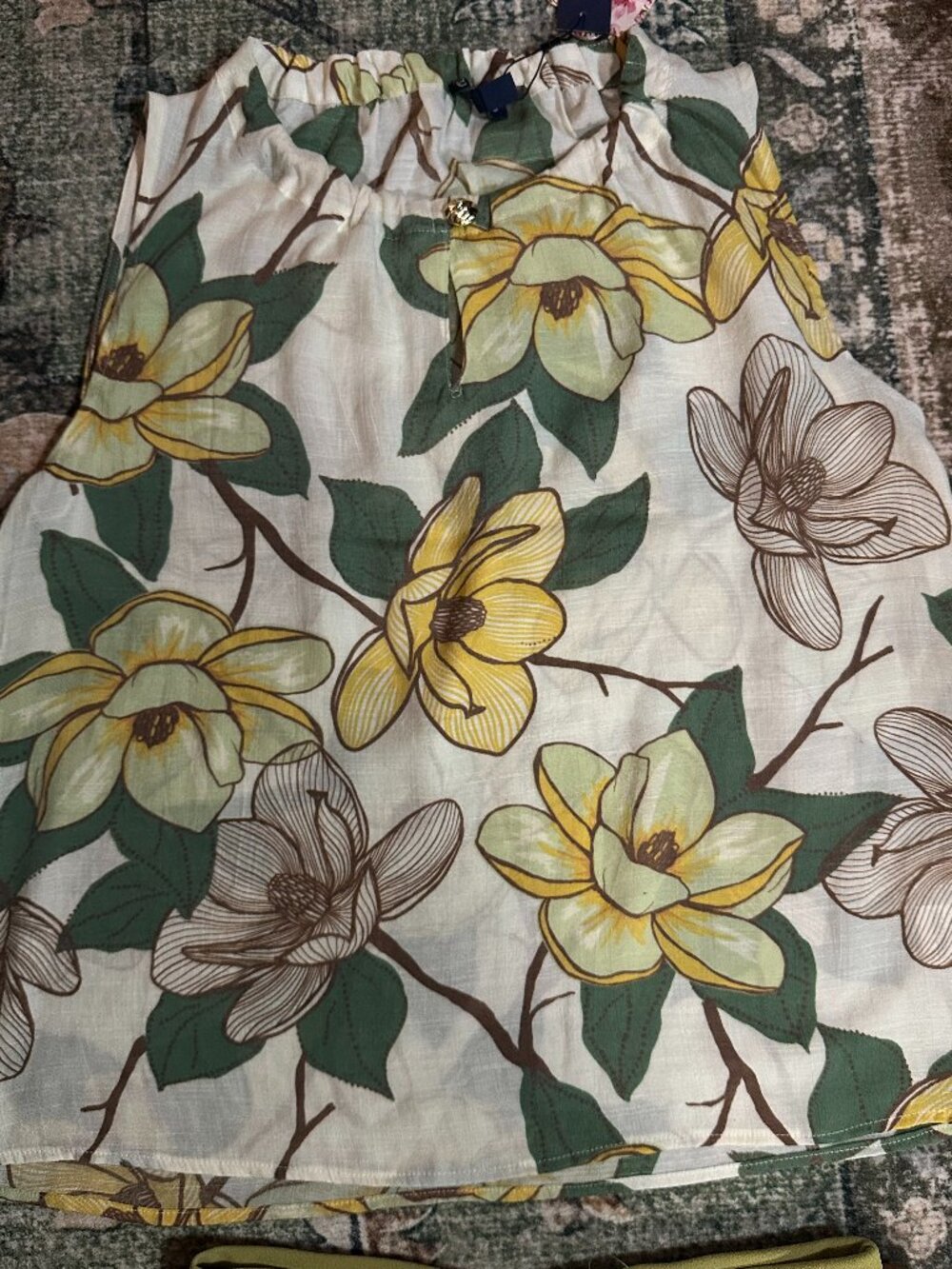 Latia Floral Sleeveless blouse, gold button lightweight L